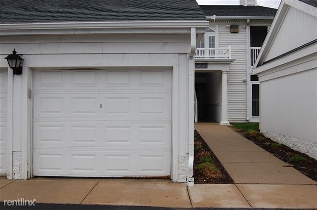 Building Photo - 9924 E Berry Dr