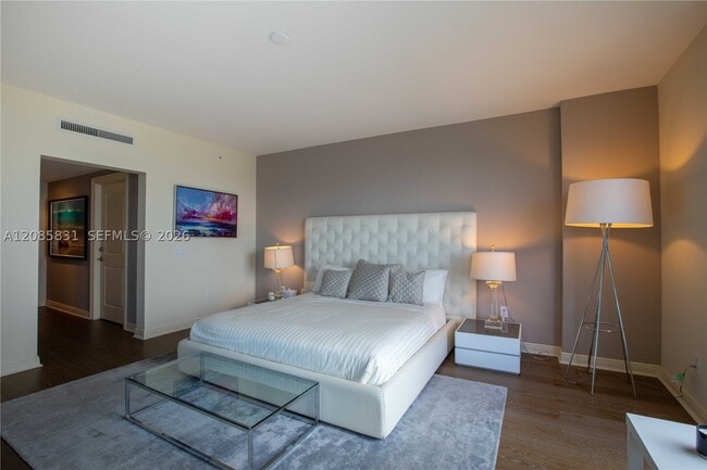 Building Photo - 6000 Island 2602 Is
