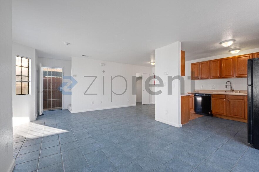 Building Photo - 417 1st St