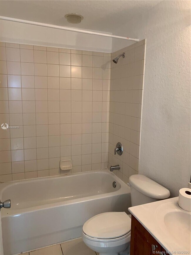 Building Photo - 6044 SW 19th Ct