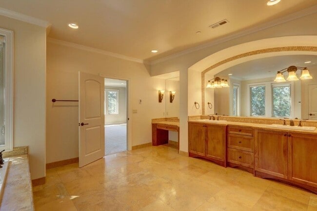 Building Photo - Stunning Mediterranean Oasis Minutes from Downtown Bellevue w/Lake Views!