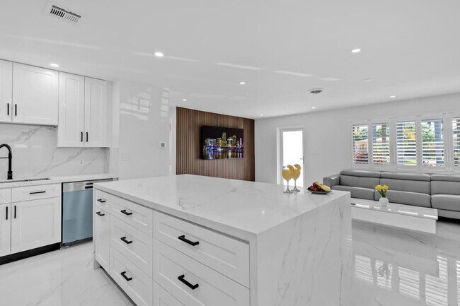 Building Photo - 871 NW 23rd Terrace