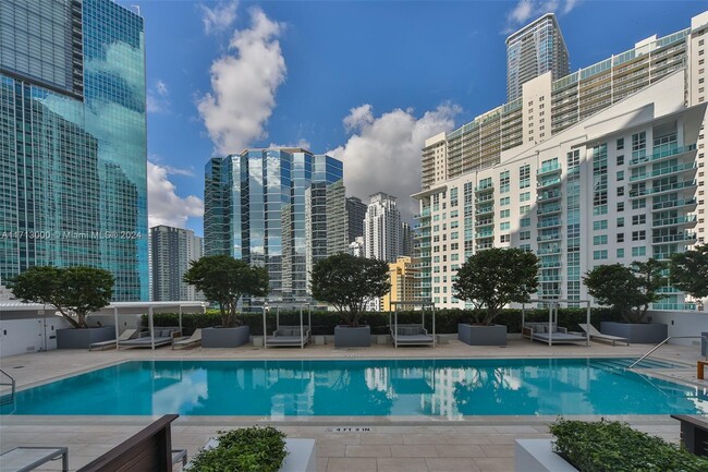 Building Photo - 1300 Brickell Bay Dr