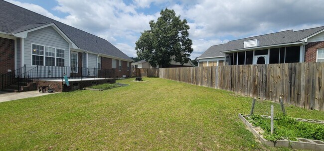 Building Photo - Beautiful 3 Bedro Brick Ranch Home w/ Bonus Room- Minutes from Interstate and Close to Shopping.