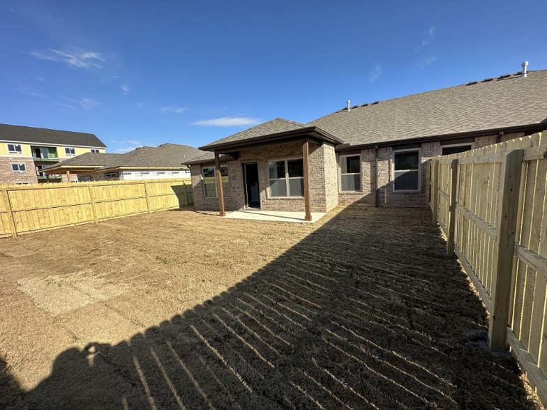 Building Photo - 451 Rama St