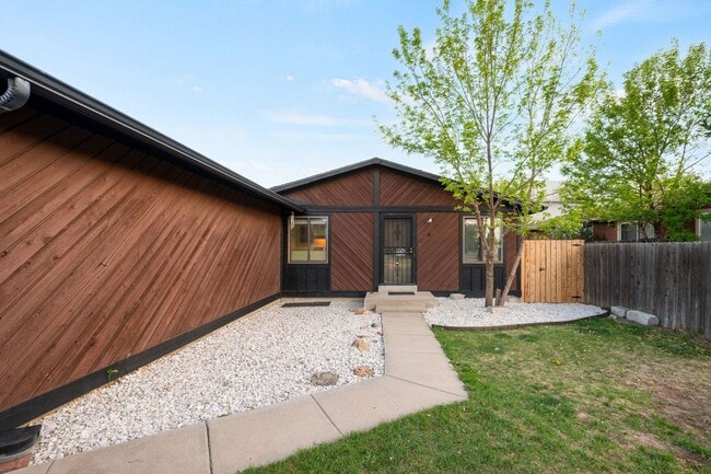 Building Photo - 4BD, 2BA Arvada Half-Duplex with 1-Car Garage and Back Yard