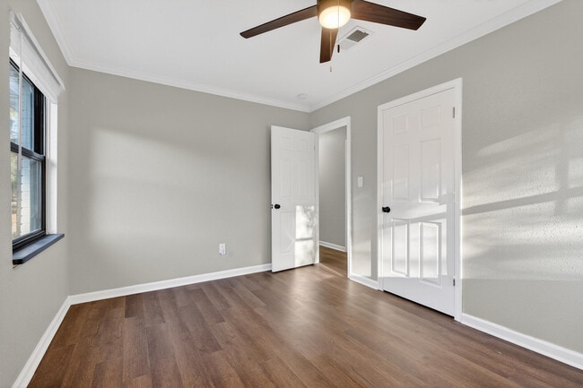 Building Photo - 420 Paradise Rd