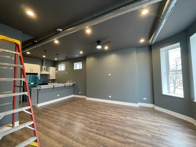 Building Photo - 1531 S Harding Ave