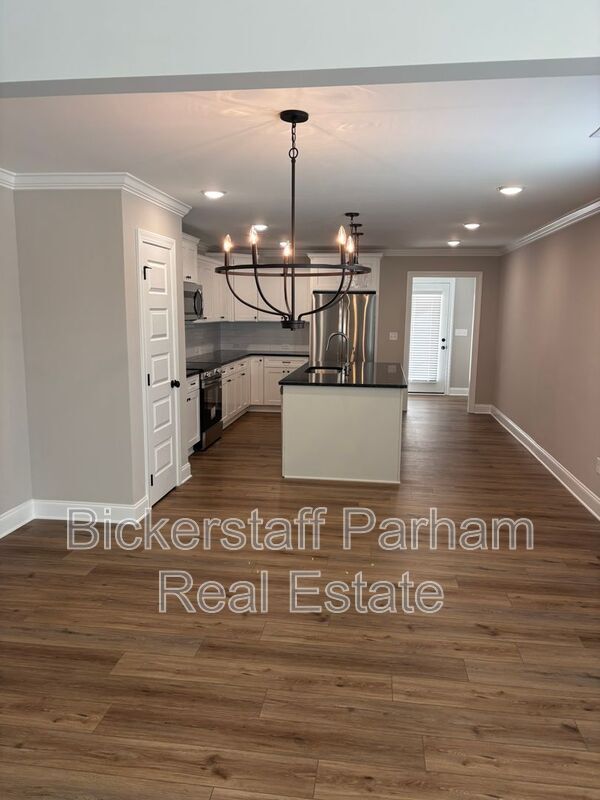 Building Photo - 280 Young Ln