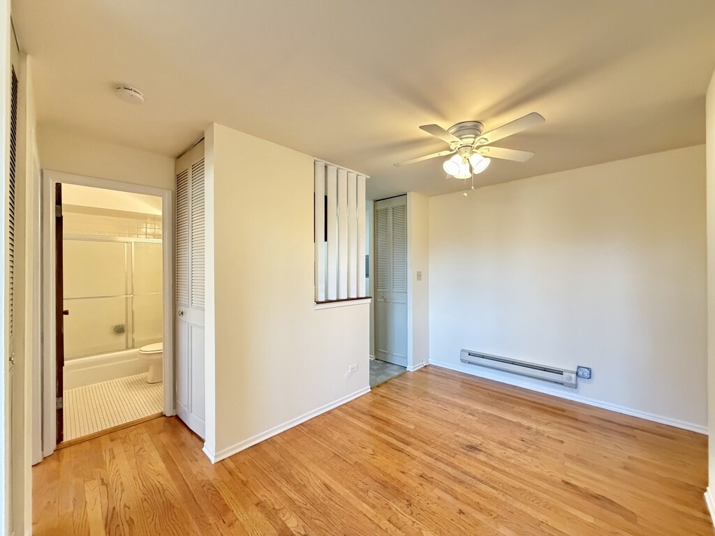 Building Photo - 675 W Wrightwood Ave