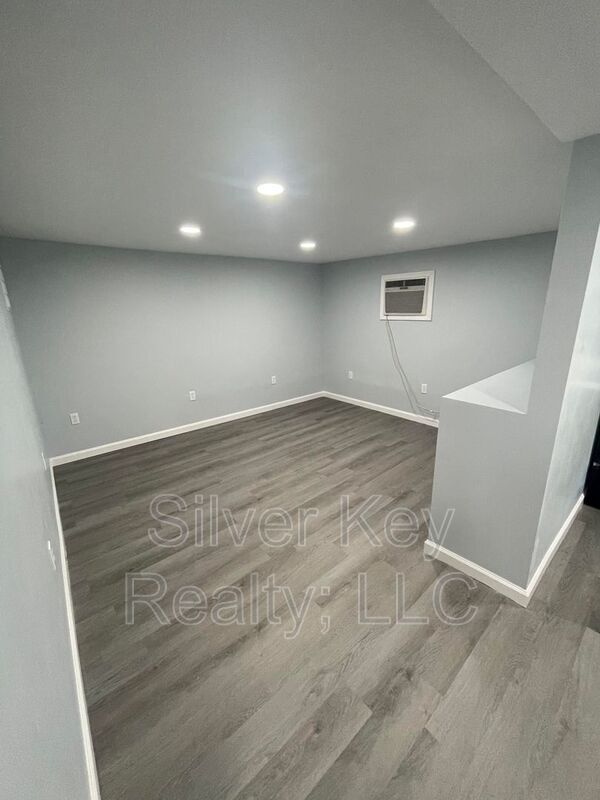 Building Photo - 154 S Jackson St