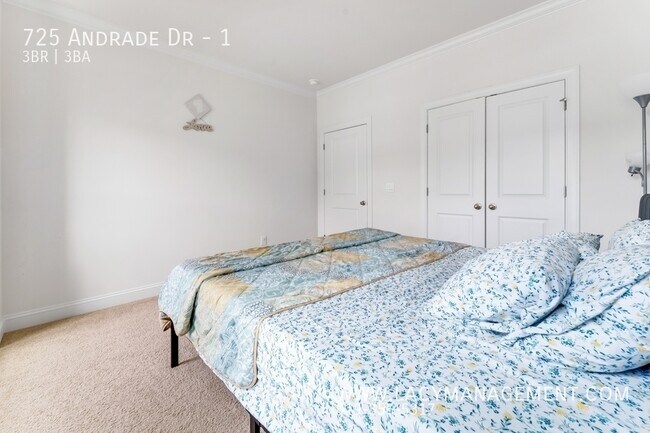 Building Photo - 725 Andrade Dr