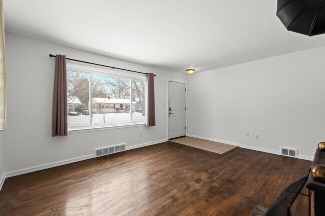 Building Photo - 4521 Thorncroft Ave