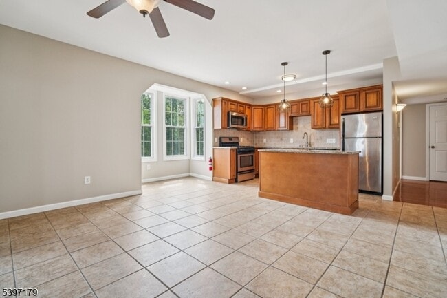 Building Photo - 141 Walnut St