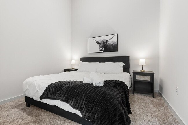 Building Photo - 5820 1/2 Cameron Rd