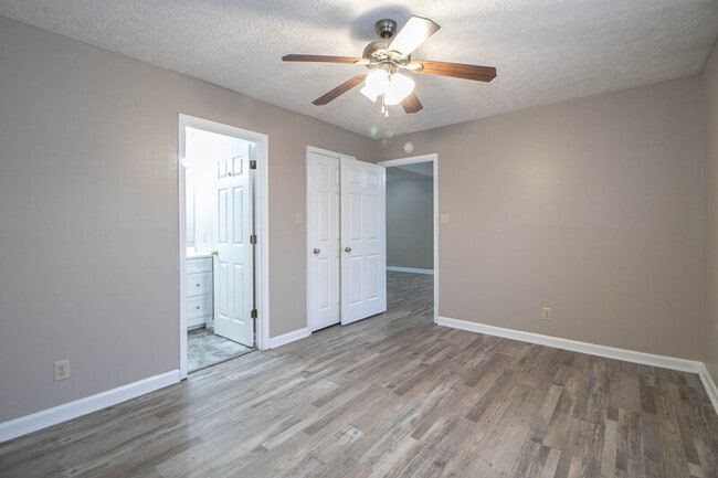 Building Photo - 131 Lillian Dr