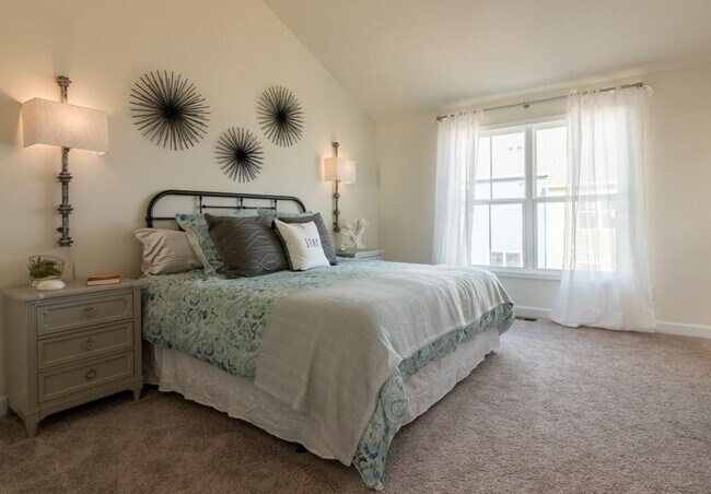 Building Photo - Blacksburg, 3BR / 2.5 BA, Available in August