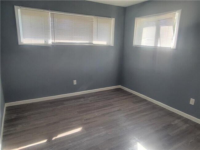 Building Photo - 3824 Brentwood Ct