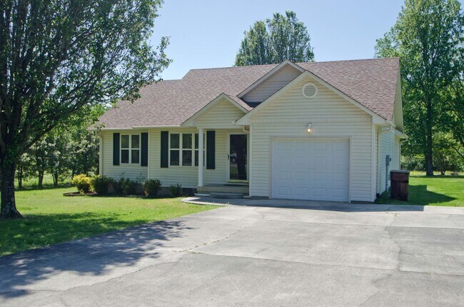 Building Photo - Lovely 3 bed 2 bath in East Limestone minutes to Athens!