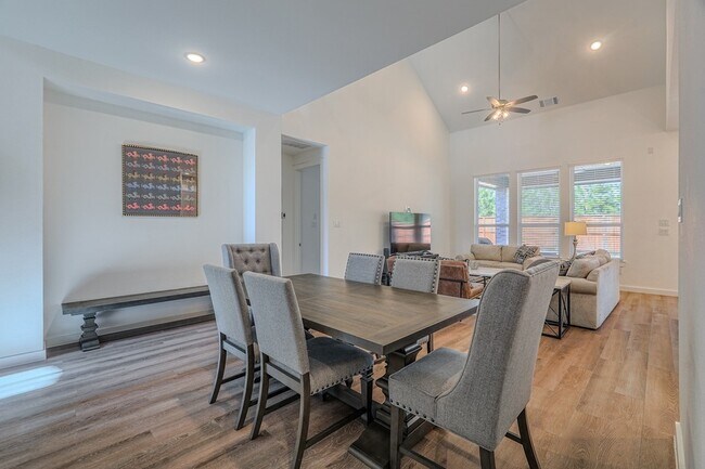 Building Photo - 662 Lost Maples Bend Ln