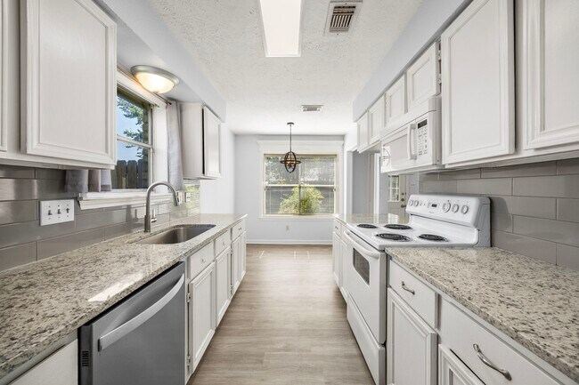 Building Photo - 10231 Gulfstream Ln