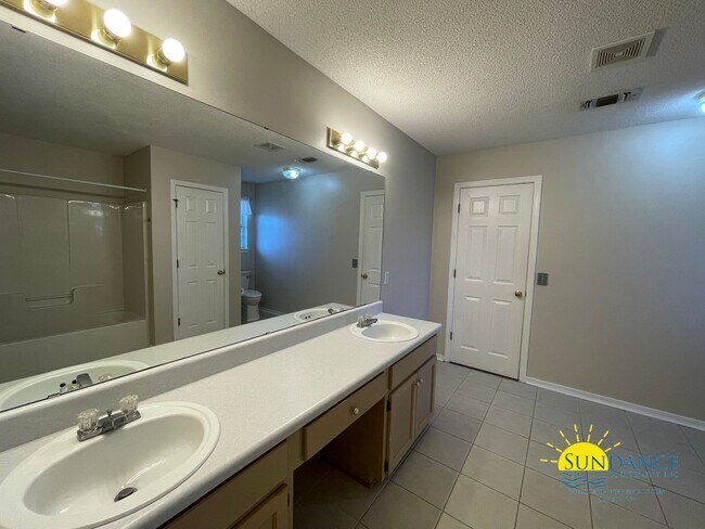 Building Photo - Prime Location and Stunning 4 Bedroom Home with Solar!