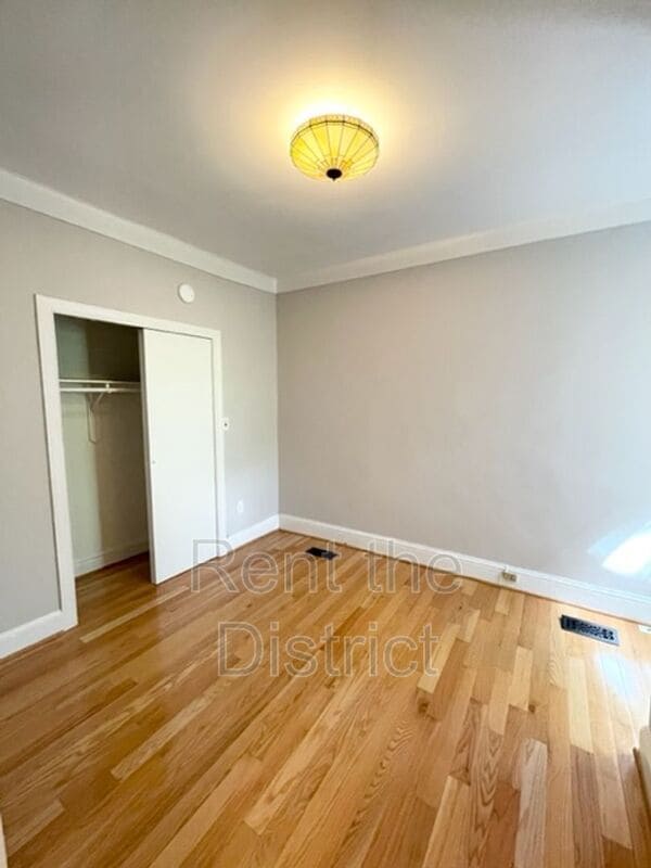 Building Photo - 525 5th St NE