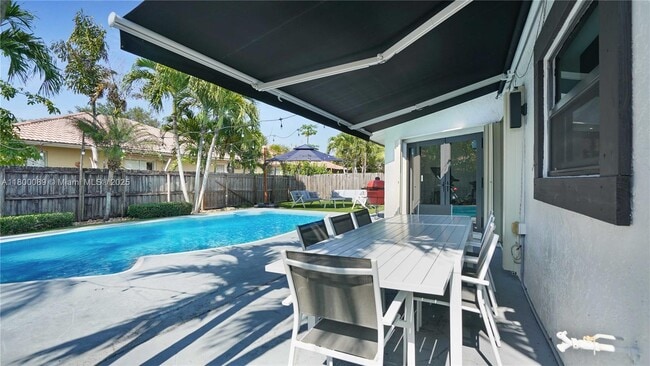 Building Photo - 16887 Royal Poinciana Dr