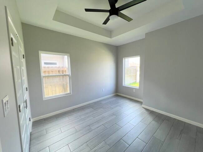 Building Photo - 1862 Castillo St