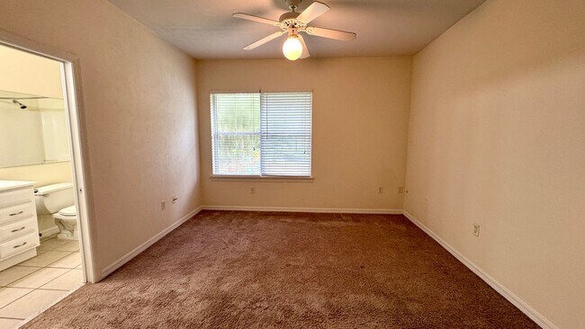Building Photo - The Greens 2BR Townhome with garage!