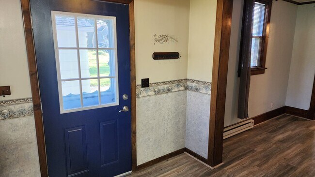 Building Photo - Exquisitely remodeled single-family home, ...
