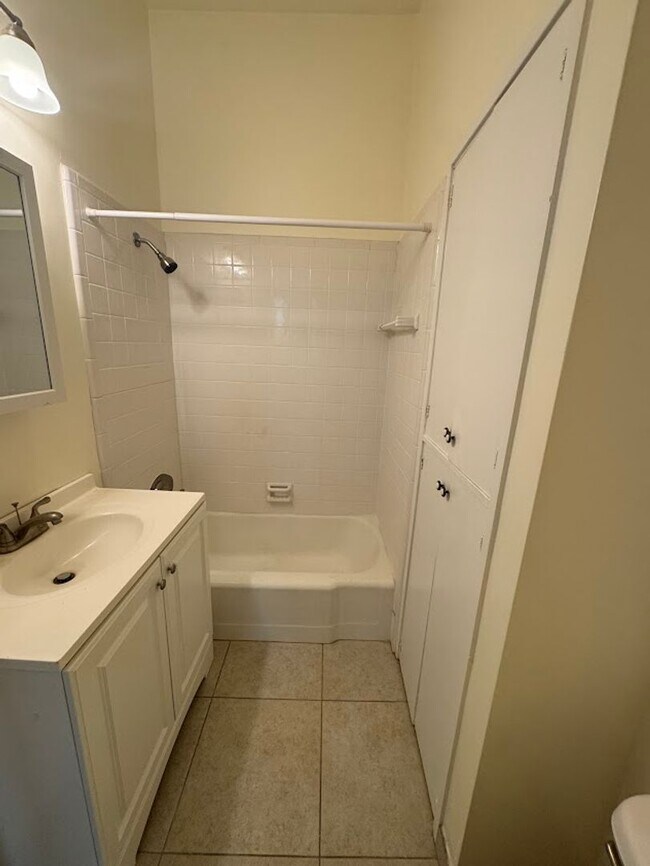 Building Photo - 5431 Howe St