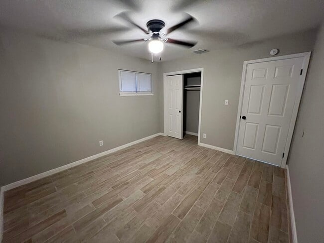 Building Photo - 1110 Falcon Dr