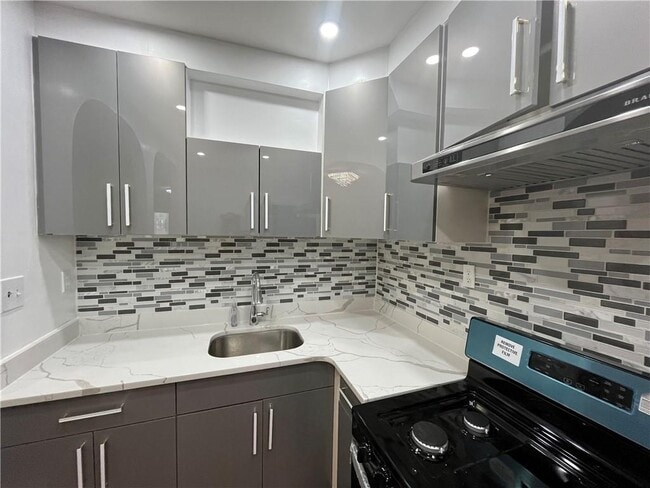Building Photo - 2152 E 27th St