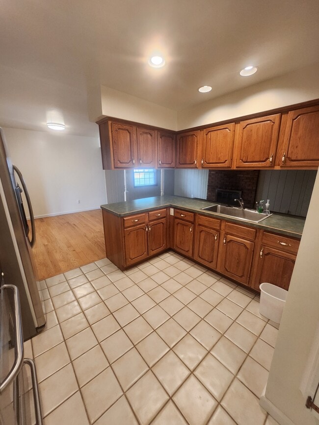 Building Photo - 30462 Westmore Dr