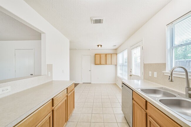 Building Photo - 33318 Cottonwood Bend