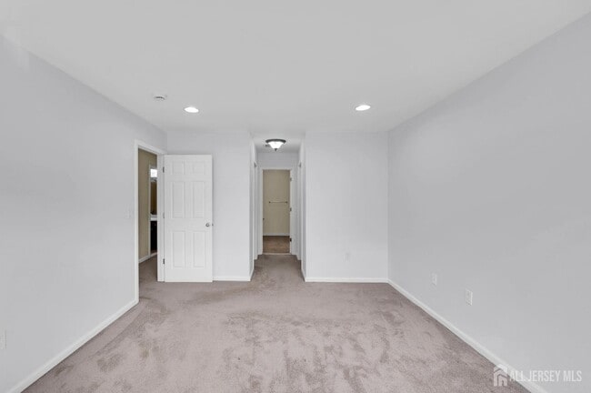 Building Photo - 304 Cambridge Dr