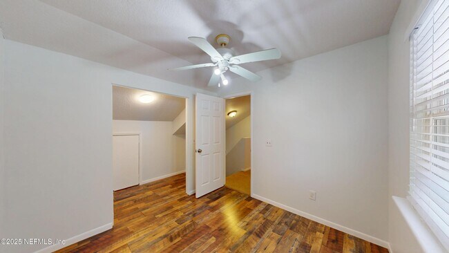 Building Photo - 421 7th Ave S