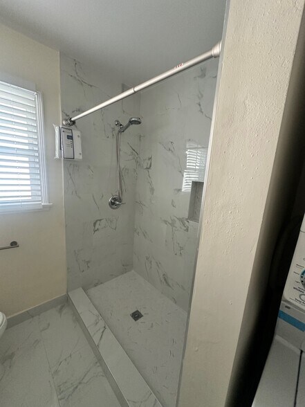 Building Photo - 15046 Dickens St