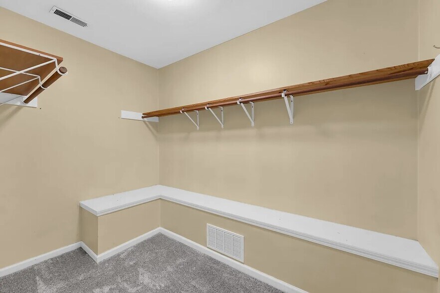 Building Photo - 1110 Riverwood Dr
