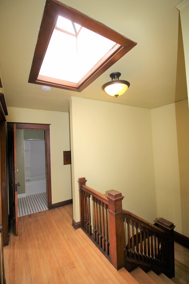 Building Photo - 2032 Jefferson St