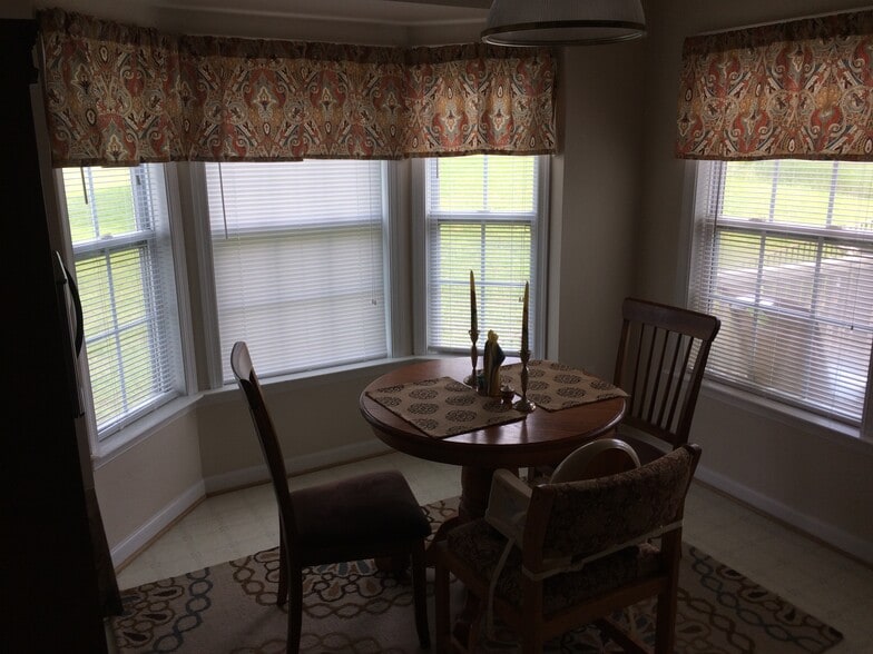 Building Photo - 46 Dunrobin Dr