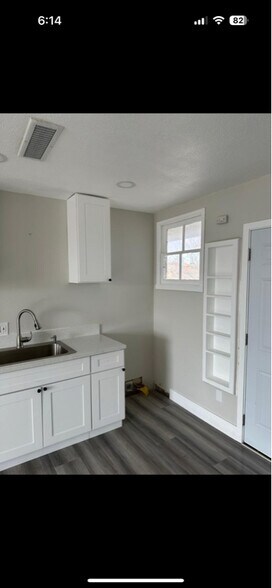 Building Photo - 251 Juniper St
