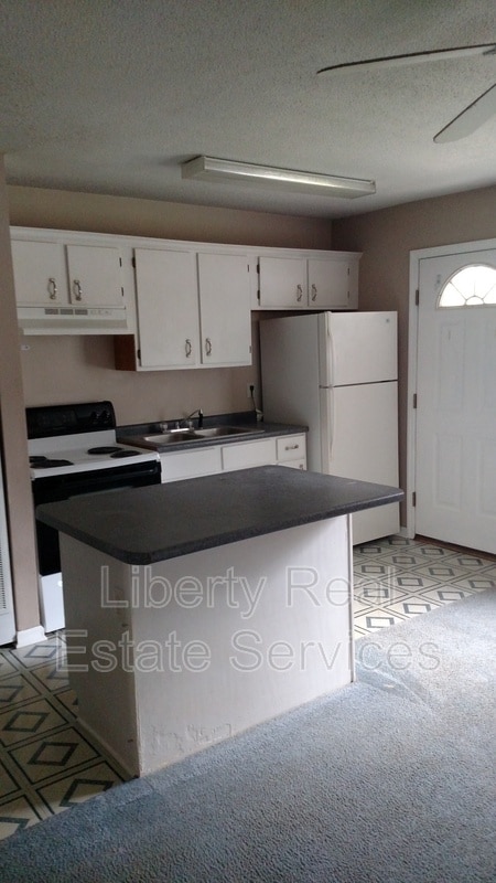 Building Photo - 129 Rolland St