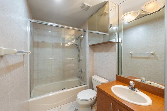 Building Photo - 4935 SW 32nd Ave