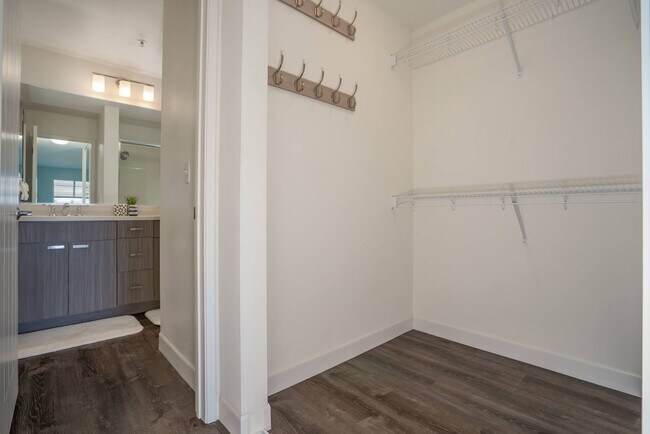 Building Photo - Fully Furnished Townhome with Garage, 3 bedroom/2.5 Bathroom at Kamalani Flats