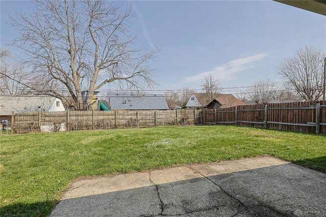 Building Photo - 5595 Shady Oak St