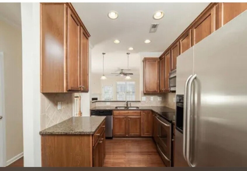Building Photo - 755 Cupola Dr