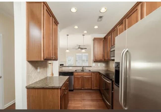 Building Photo - Charming 2BR Townhouse near DT Raleigh