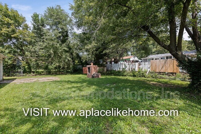 Building Photo - 9811 Marsh Ave